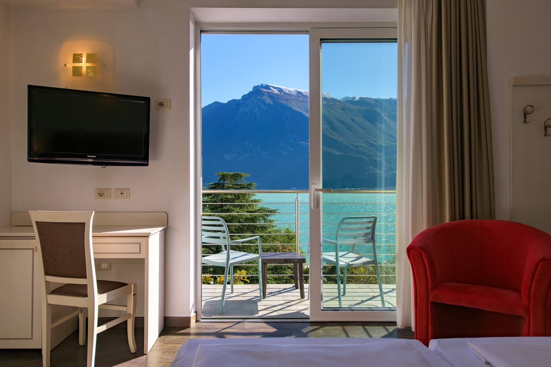 Vista Lago Frontale Sogno Benaco Horstmann Hotels Garda 01
